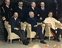 Zstupc velmoc na Postupimsk konferenci (sedc zleva: Clement Attlee, Harry Truman, Josef Stalin). ILUSTRAN FOTO - internet
